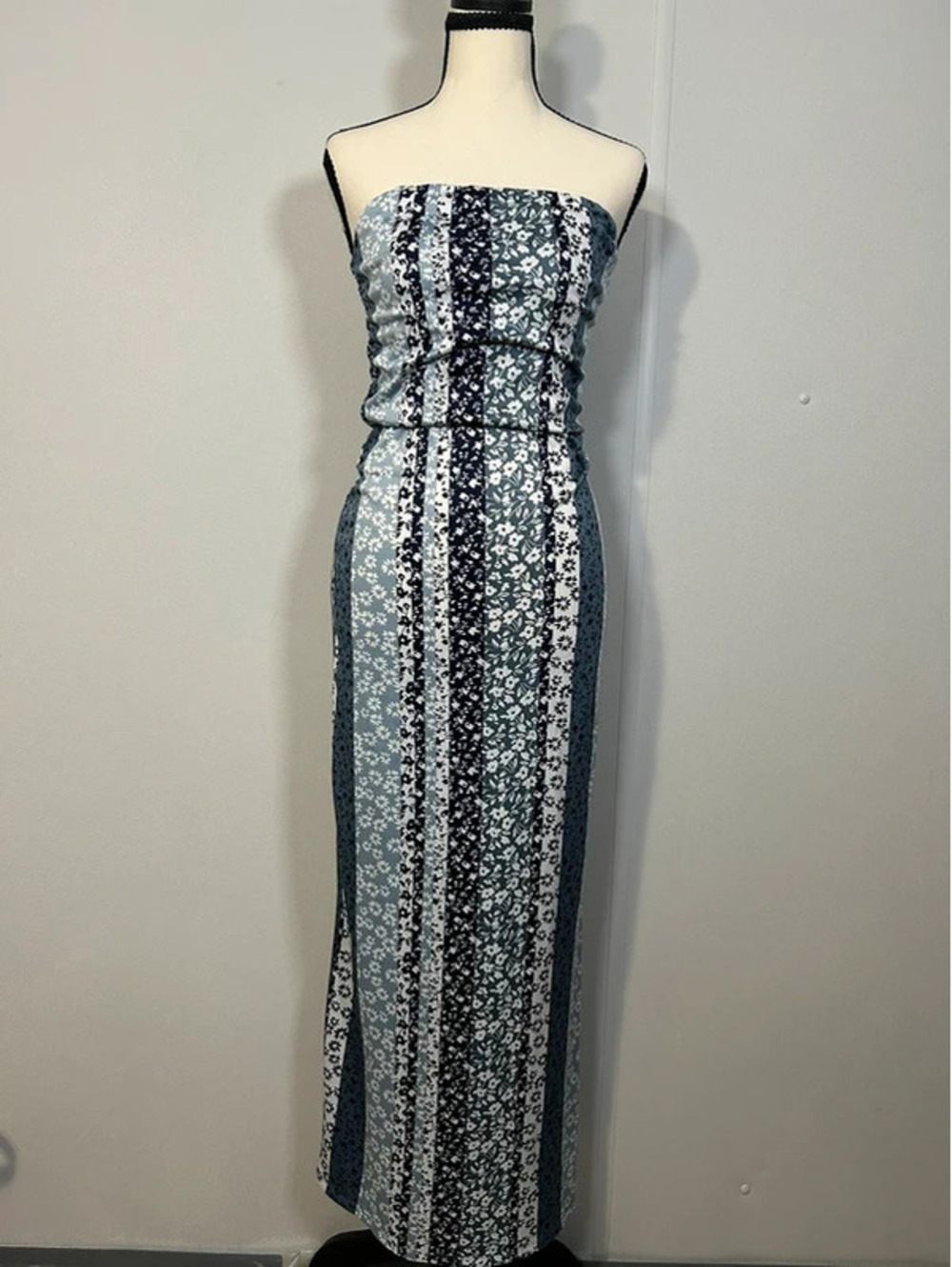 Derek Heart Strapless Blue Floral Stripe Maxi Dress Size Medium